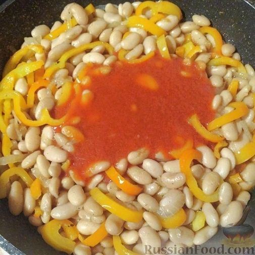 Рыба, запечённая с фасолью, в томатном соусе