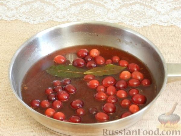 Скумбрия в клюквенном маринаде