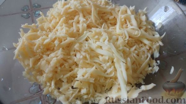 Запеканка из макарон с консервированной рыбой, кукурузой и моцареллой