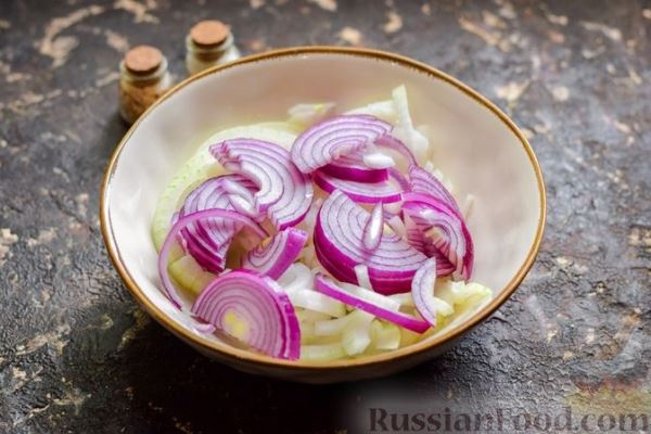 Рыба, запечённая с грибами, луком и кукурузой