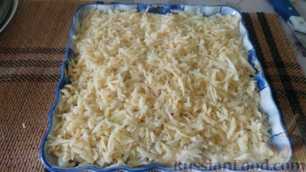 Запеканка из макарон с консервированной рыбой, кукурузой и моцареллой