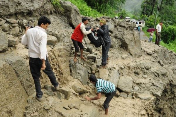 Массивный оползень в Непале унес 10 жизней, 6 человек пропали без вести