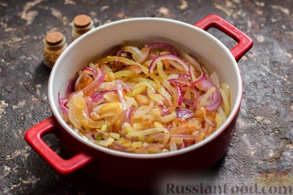 Рыба, запечённая с грибами, луком и кукурузой
