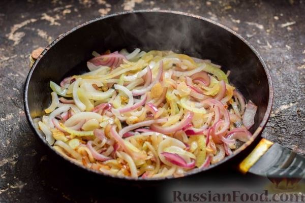 Рыба, запечённая с грибами, луком и кукурузой