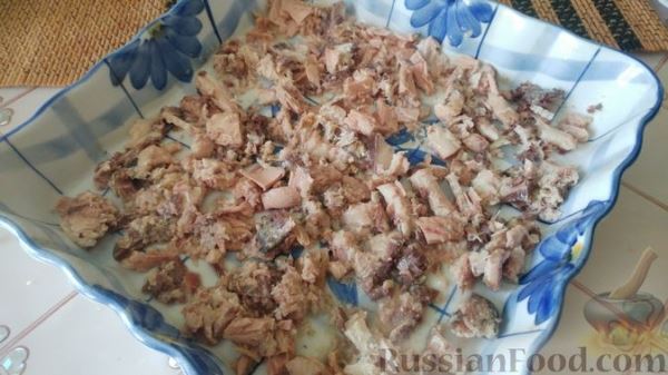 Запеканка из макарон с консервированной рыбой, кукурузой и моцареллой