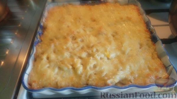 Запеканка из макарон с консервированной рыбой, кукурузой и моцареллой