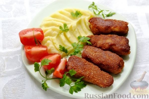 Рыбные палочки в панировочных сухарях и льезоне с соевым соусом