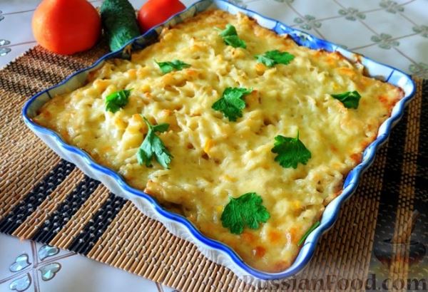 Запеканка из макарон с консервированной рыбой, кукурузой и моцареллой