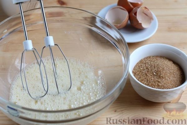 Кекс с айвой и орехами