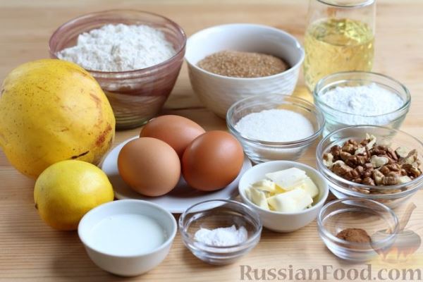 Кекс с айвой и орехами