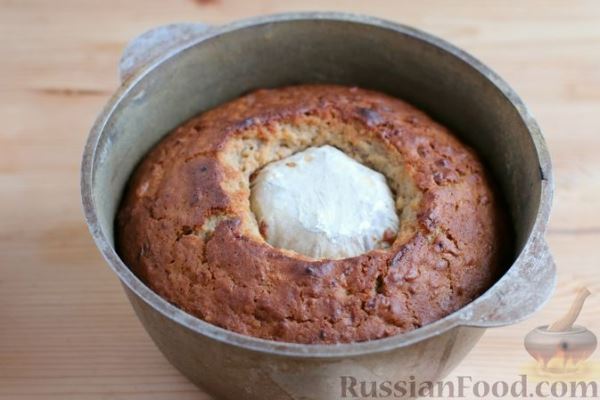 Кекс с айвой и орехами