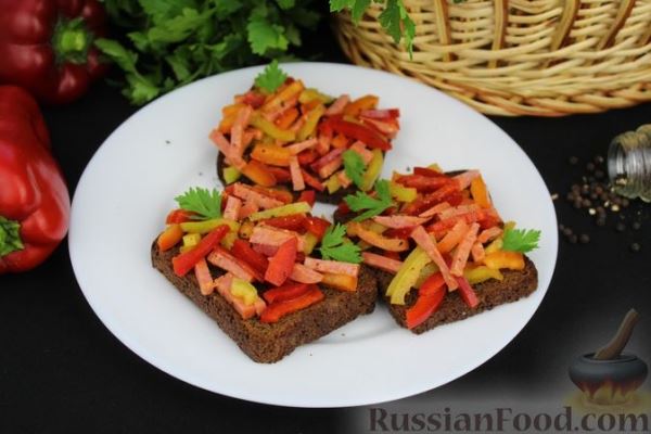 Бутерброды с болгарским перцем и копчёной колбасой