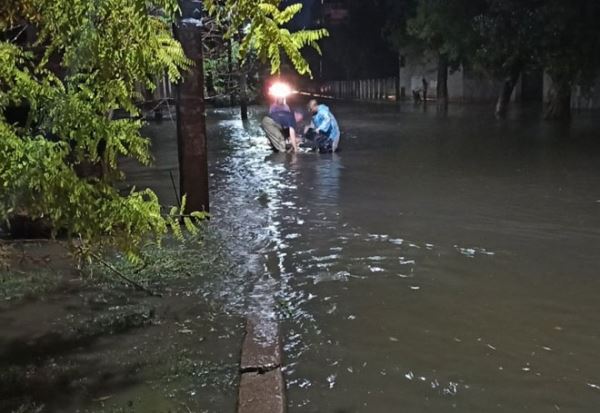 Сильный дождь вызвал потоп в Херсоне