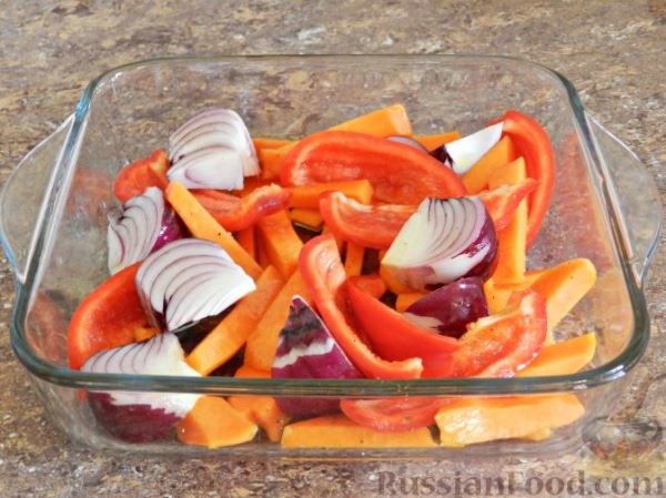 Запечённая курица с тыквой и перцем