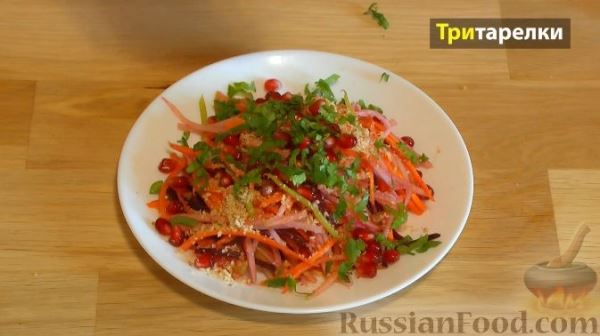 Салат из сырой свеклы, белой редьки и моркови