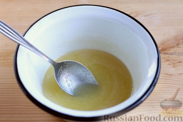 Кекс с айвой и орехами