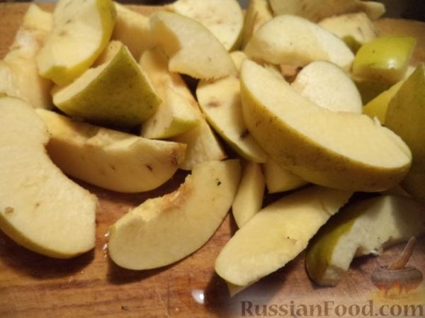 Пряная курица, запеченная с айвой
