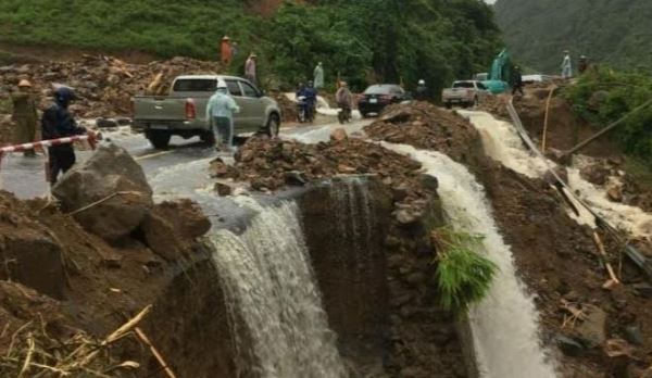 Из-за наводнений в центральных частях Вьетнама эвакуированы более 14 тыс. человек