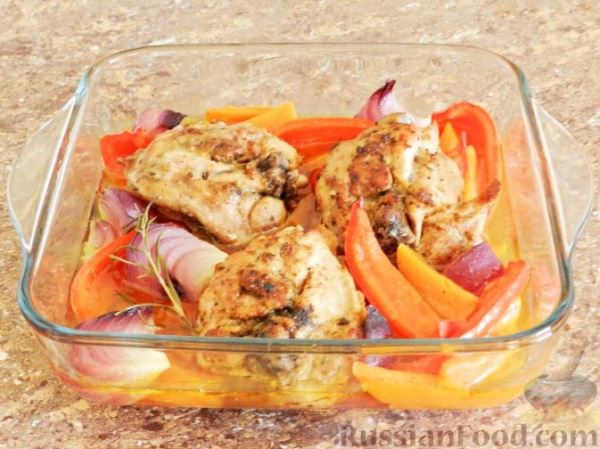 Запечённая курица с тыквой и перцем