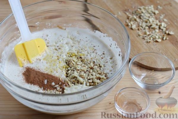 Кекс с айвой и орехами