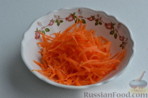 Салат из зеленой редьки, с морковью и редькой дайкон