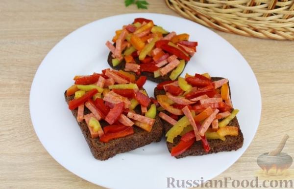 Бутерброды с болгарским перцем и копчёной колбасой