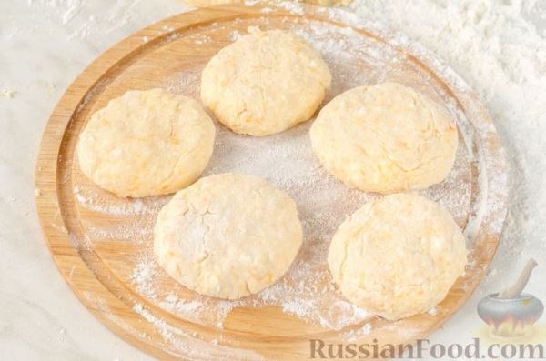 Сырники с тыквой, орехами и изюмом
